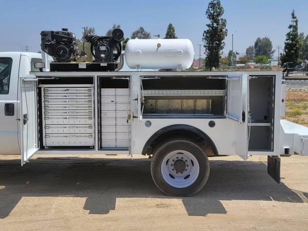Utility Truck for sale in Perris, CA – photo 2