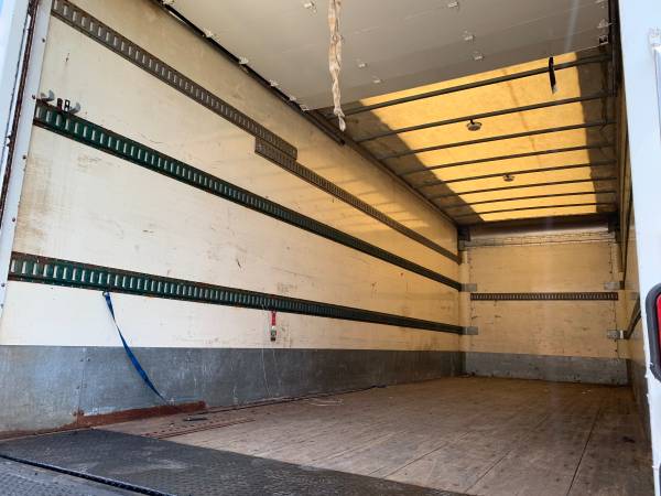 2012 UD 2600 103k Tuned & Deleted 26 ft Box Truck Lift Gate for sale in Lebanon, VA – photo 17