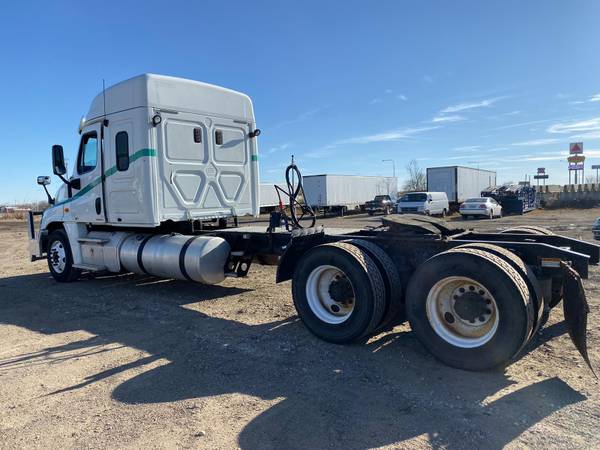 2011 Freightliner Cascadia Midroof/ Detroit DD15 (455HP) - cars &... for sale in Zion, IL – photo 6