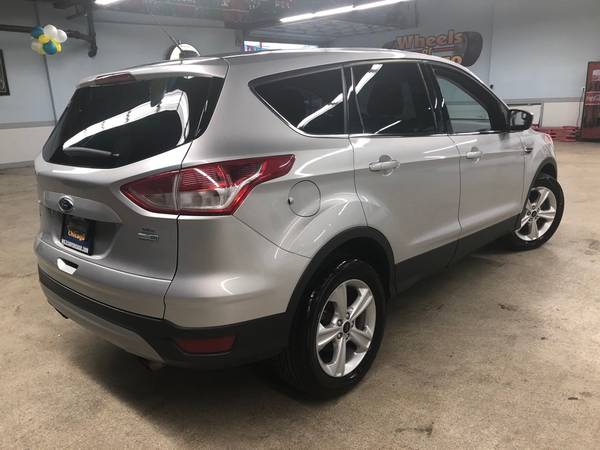 2016 Ford Escape SE - - by dealer - vehicle automotive for sale in Chicago, IL – photo 5