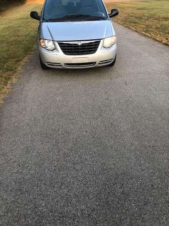 FOR SALE 2005 CHRYSLER TOWN AND COUNTRY for sale in Huntsville, AL