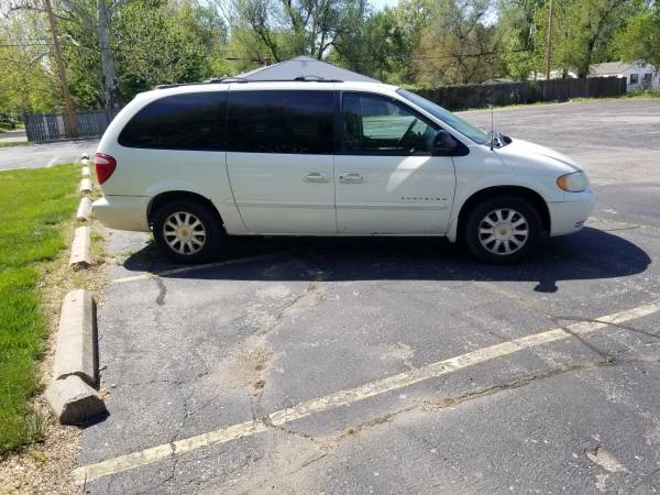 2001 Chrysler Town & Country for sale in Wichita, KS – photo 5