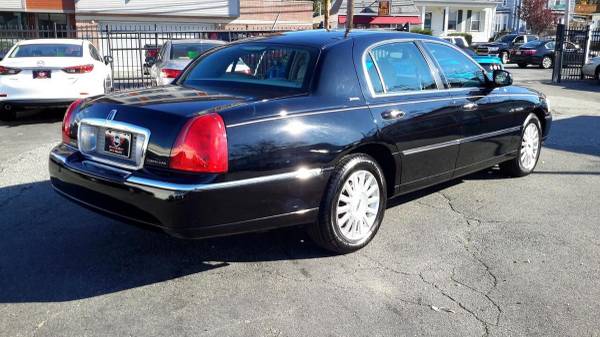 2004 Lincoln Town Car Ultimate 4dr Sedan - SUPER CLEAN! WELL... for sale in Wakefield, MA – photo 6