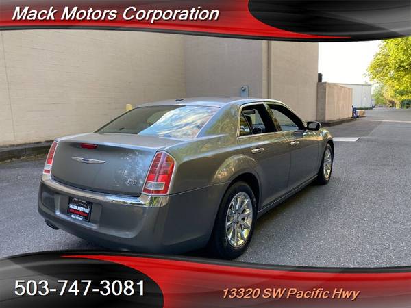 2012 Chrysler 300 Limited Pano Roof Navi Back-Up Camera 31MPG - cars for sale in Tigard, OR – photo 8