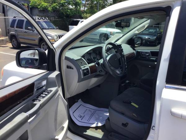 2010 Chrysler Town & Country 4dr Wgn Touring - - by for sale in Kahului, HI – photo 3