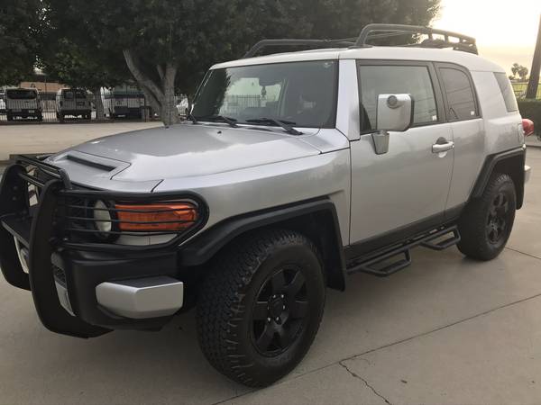 2007 Toyota Fj cruiser 4X4 - cars & trucks - by owner - vehicle... for sale in Pasadena, CA – photo 2