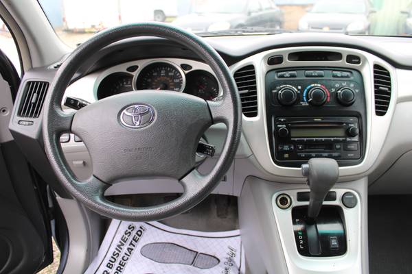 2005 Toyota Highlander - - by dealer - vehicle for sale in Normal, IL – photo 11