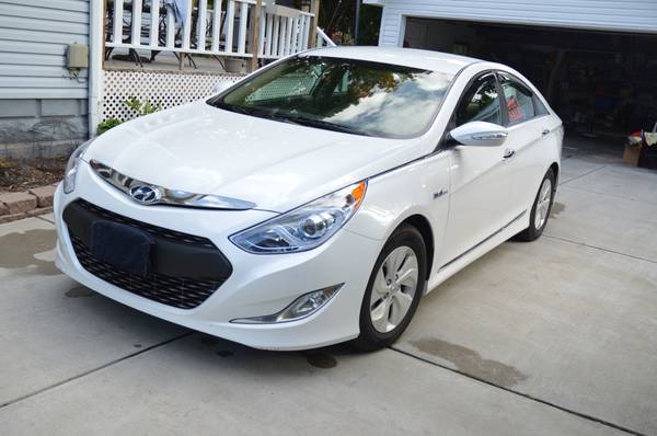Hyundai Sonata Hybrid 2015 - cars & trucks - by owner - vehicle... for sale in Green Bay, WI – photo 3