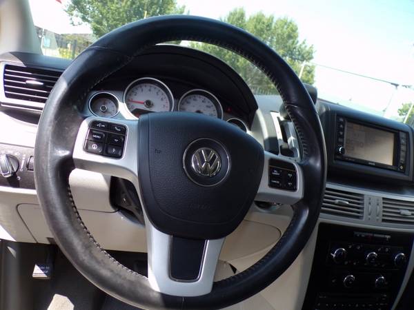 2014 Volkswagen Routan 4dr Wgn SE w/RSE & Navigation - cars & trucks... for sale in Rio Linda, CA – photo 15