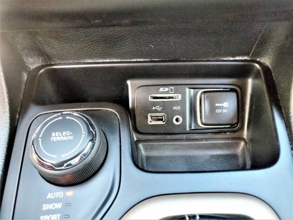 LOW MILES! NEW TIRES! REMOTE START! 2015 JEEP CHEROKEE... for sale in Cedar Rapids, IA – photo 16