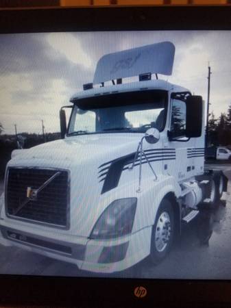 2009 Volvo 3 axle day cab AutoShift 766k white - cars & trucks - by... for sale in East Portland Gresham Oregon, OR – photo 9