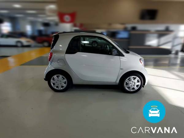 2017 smart fortwo Proxy Hatchback Coupe 2D coupe Silver - FINANCE -... for sale in Knoxville, TN – photo 13