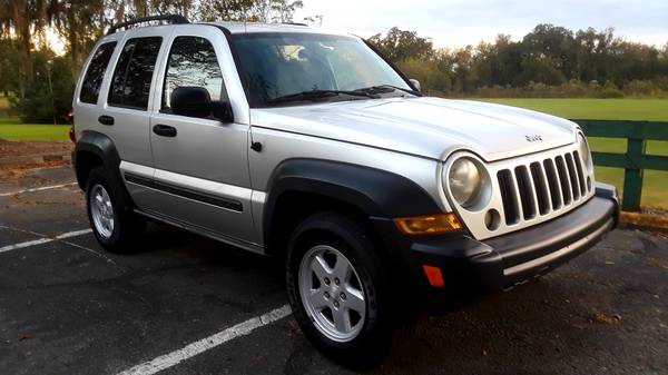 2007 Jeep Liberty 4X4 - cars & trucks - by owner - vehicle... for sale in Dade City, FL – photo 3
