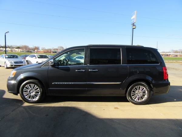 2013 Chrysler Town & Country 4dr Wgn Touring-L - cars & trucks - by... for sale in Waterloo, IA – photo 6
