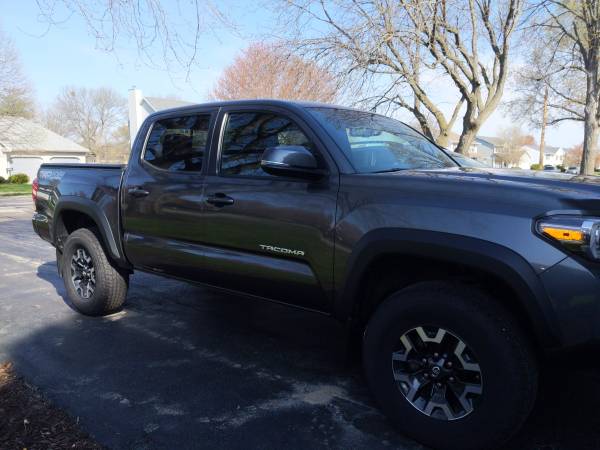 2017 Toyota Tacoma off road V6 for sale in Galesburg, IL – photo 2