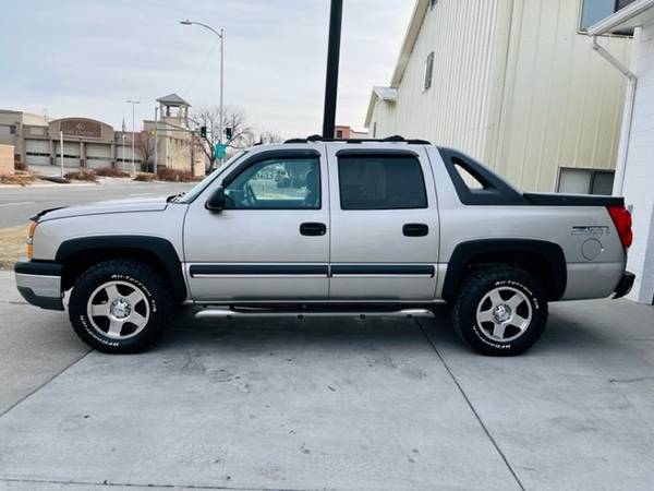 2004 Chevy Avalanche ONLY 52K! - - by dealer - vehicle for sale in Grand Junction, CO – photo 2