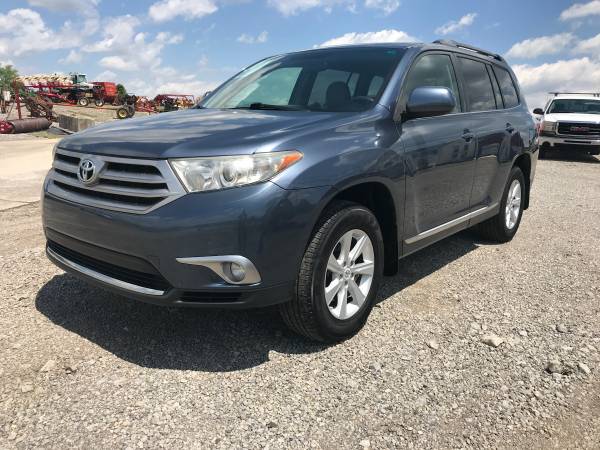 2011 Toyota Highlander All Wheel Drive! - - by for sale in Finchville, KY – photo 2