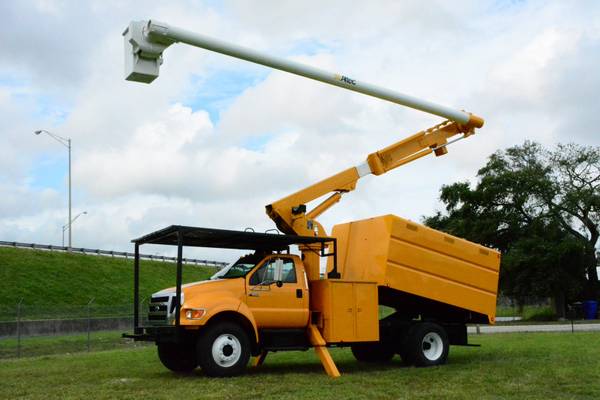 2006 Ford F-650 Super Duty Altec Over Center 61 foot Height Bucket -... for sale in Hollywood, FL – photo 3