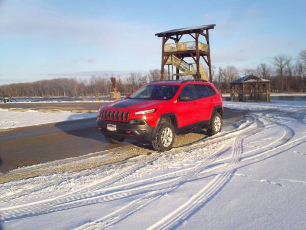 2017 Jeep Cherokee Trail Hawk - - by dealer - vehicle for sale in Chillicothe, IL – photo 2