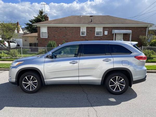 2018 Toyota Highlander XLE SUV - - by dealer - vehicle for sale in Valley Stream, NY – photo 3