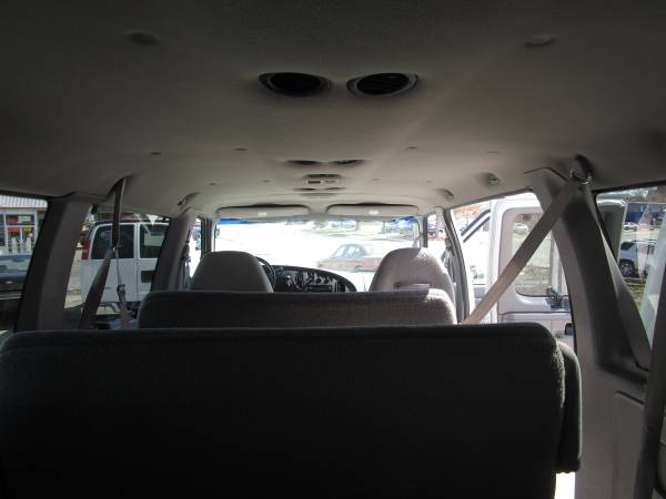 2002 Ford E-350 XLT 15 Passenger Van 8 - - by dealer for sale in Omaha, NE – photo 17