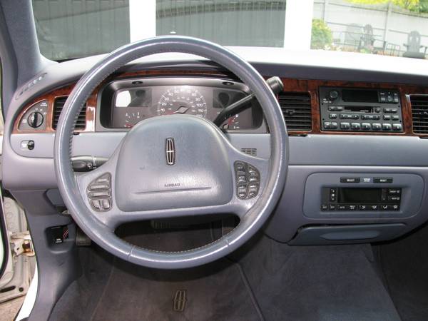 2000 Lincoln Town Car Signature - cars & trucks - by owner - vehicle... for sale in North Attleboro, MA – photo 9