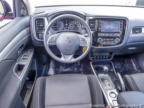 2018 Mitsubishi Outlander SUV ES - Red for sale in Homewood, IL – photo 11