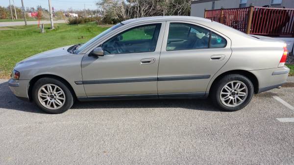2004 Volvo S-60 2.4 - cars & trucks - by owner - vehicle automotive... for sale in Cedar Rapids, IA