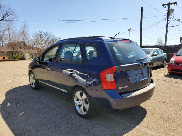 2007 KIA RONDO LX EXTRA CLEAN - - by dealer for sale in Indianapolis, IN – photo 3