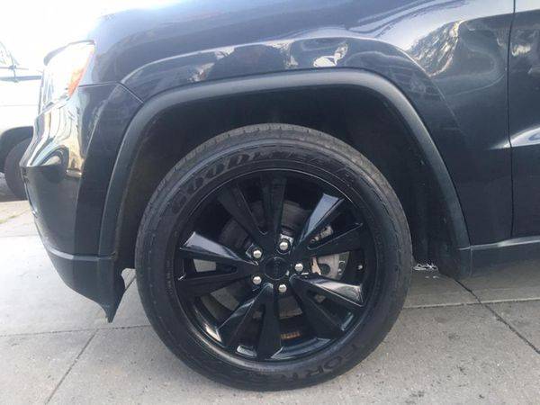 2012 Jeep Grand Cherokee 4WD 4dr Laredo Guaranteed Credit Approval! for sale in Brooklyn, NY – photo 7