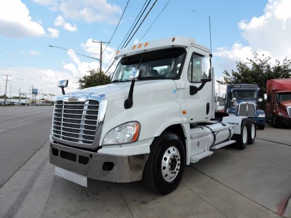 2012 FREIGHTLINER DAYCAB DD13 with for sale in Grand Prairie, TX – photo 2