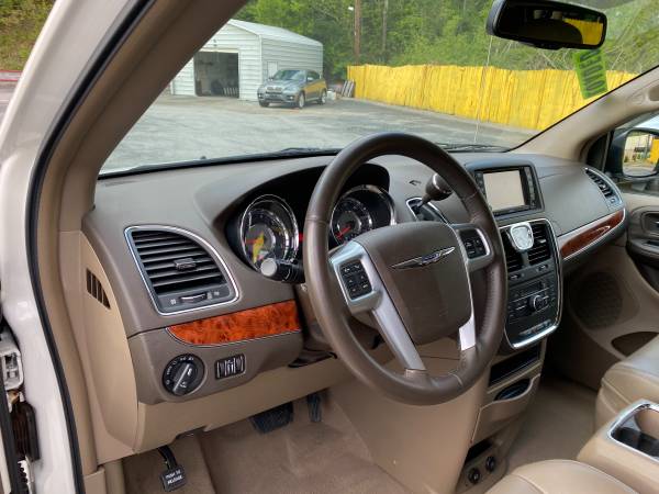 2012 Chrysler Town Country Touring - L - - by dealer for sale in Other, TN – photo 8