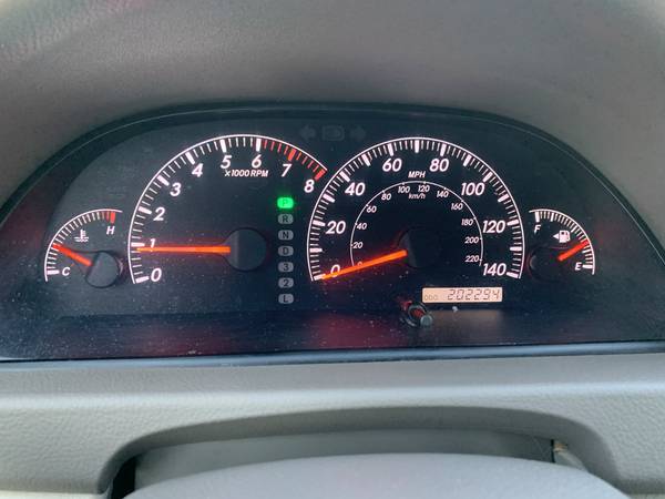 2005 Toyota Camry XLE - - by dealer - vehicle for sale in Whiteland, IN – photo 19