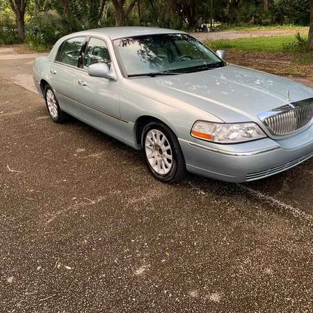 2007 LINCOLN TOWN CAR SIGNATURE $4,200 176089 MILES - cars & trucks... for sale in Fort Myers, FL – photo 3