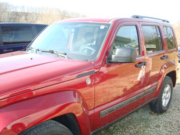 2011Jeep Liberty 4x4 - cars & trucks - by dealer - vehicle... for sale in Dubuque, IA – photo 9