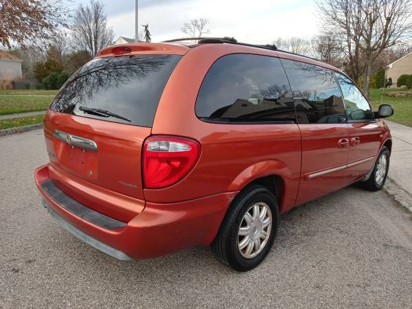 2006 CHRYSLER TOWN AND COUNTRY SIGNATURE SERIES - cars & trucks - by... for sale in Toms River, NJ – photo 3