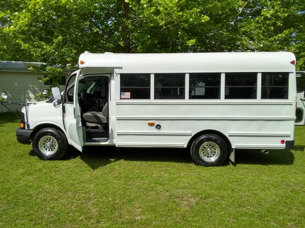 2004 GMC bus for sale in Newberry, FL