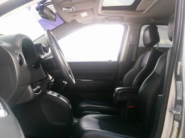 2015 Jeep Compass Latitude - 69k miles - Sunroof - cars & trucks -... for sale in Silvis, IA – photo 10