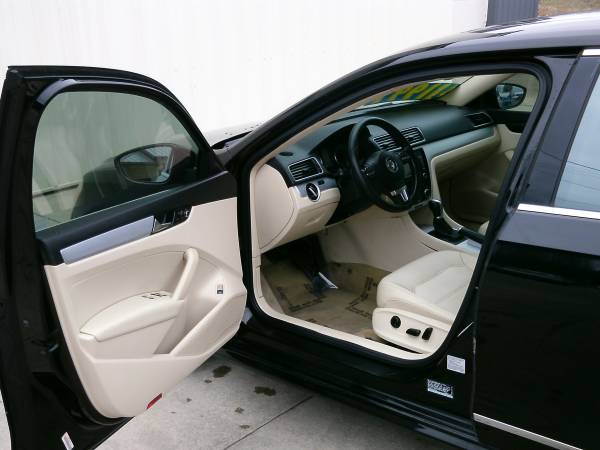 2012 Volkswagen Passat TDI SE-Heated Leather! Nav! Sunroof! - cars & for sale in Silvis, IA – photo 5