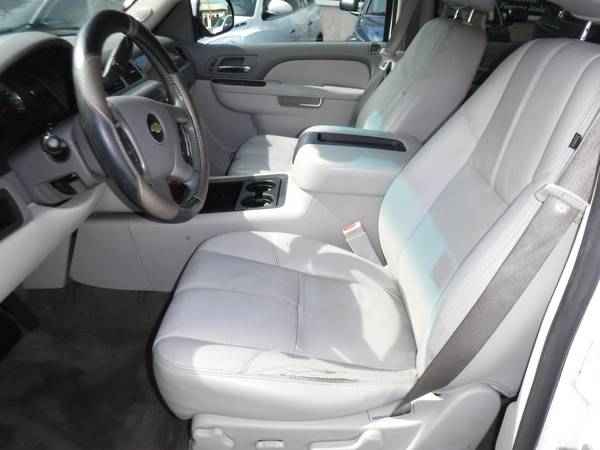 2012 Chevrolet Suburban - cars & trucks - by dealer - vehicle... for sale in New Port Richey , FL – photo 6