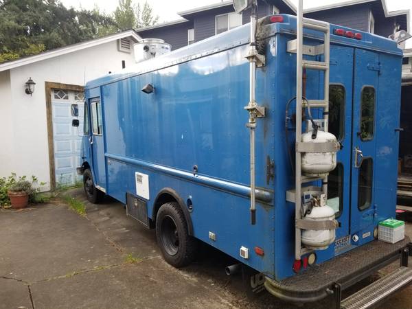 Food Truck with only about 20, 000 miles (BRAND NEW equipment) - cars for sale in Bellevue, WA – photo 2