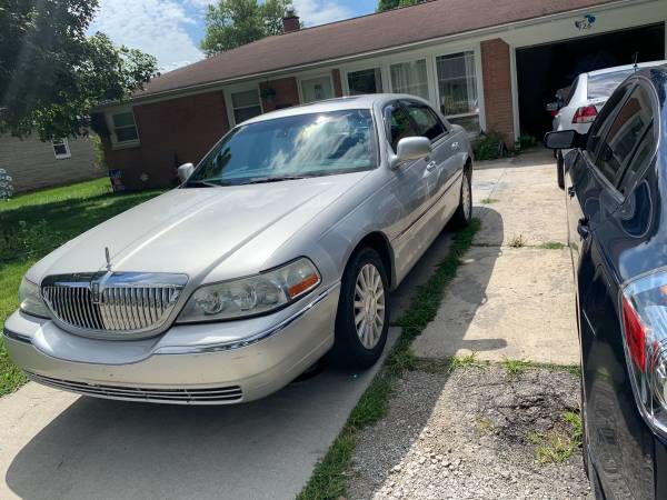 2003 Lincoln Town Car - cars & trucks - by owner - vehicle... for sale in Plainfield, IN – photo 2