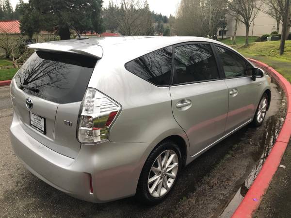 2012 Toyota Prius V Pkg 5 - Navi, Leather, Clean title, Loaded for sale in Kirkland, WA – photo 5