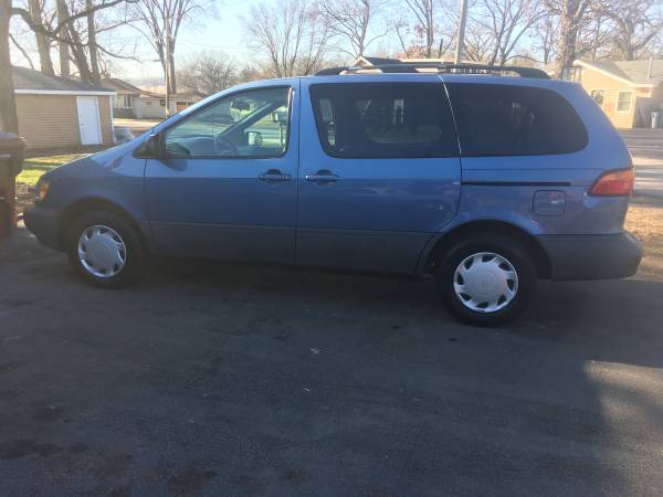 TOYOTA SIENNA LOW MILES - cars & trucks - by owner - vehicle... for sale in Crystal Lake, IL – photo 4