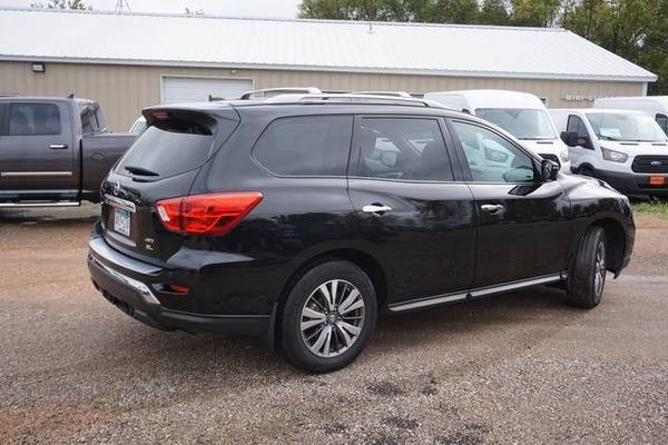 2017 Nissan Pathfinder SL for sale in Lakeville, MN – photo 5