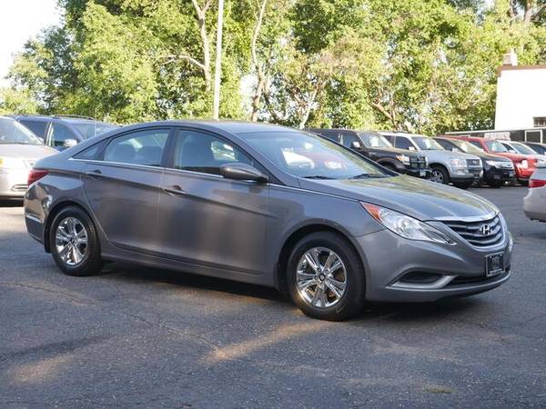 *2011* *Hyundai* *Sonata* *4dr Sdn 2.4L Auto GLS* - cars & trucks -... for sale in South St. Paul, MN – photo 5