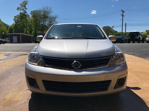 2009 Nissan Versa Hatchback Silver Good Condition for sale in Greenville, SC – photo 8
