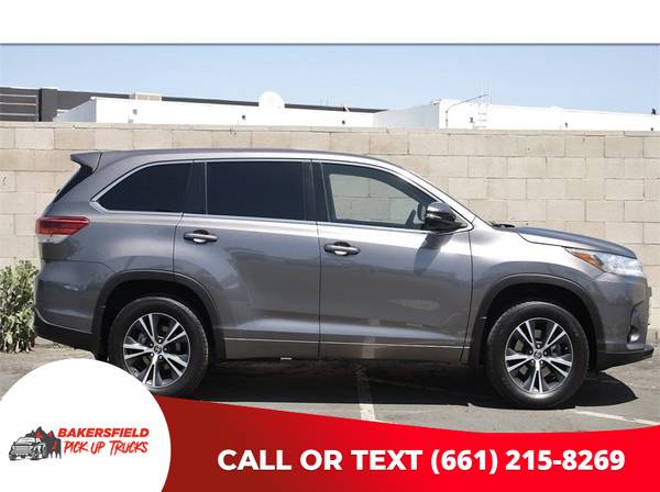 2018 Toyota Highlander LE Over 300 Trucks And Cars for sale in Bakersfield, CA – photo 4