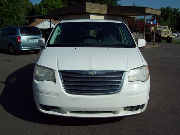 2008 Chrysler Town & Country Touring - 157k mi - Non Smoker Driven for sale in Southaven, TN – photo 6