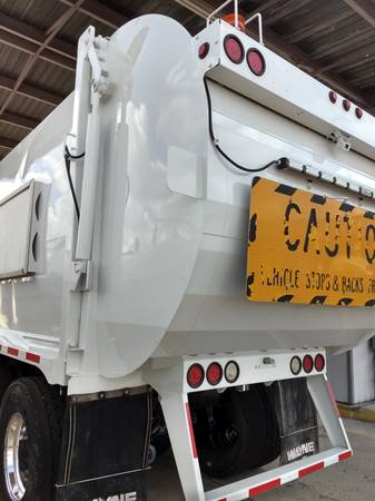 (2) 2007 Curbtender Garbage Truck 31 Yard Auto Side Load AZ Rust Free for sale in Irvington, NY – photo 15